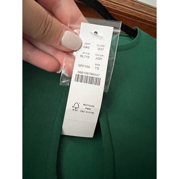 NWT J. Crew Women's Puff Long Sleeve Keyhole Drapey Crepe Blouse Green Size ST - Picture 8 of 12